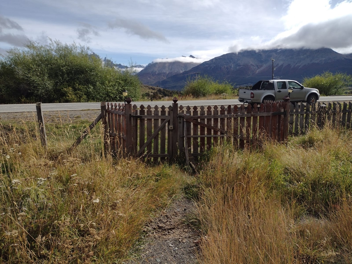 Parcela con casa - entrada propia Parcela con casa - entrada propia
